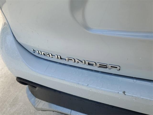 used 2022 Toyota Highlander car, priced at $33,799