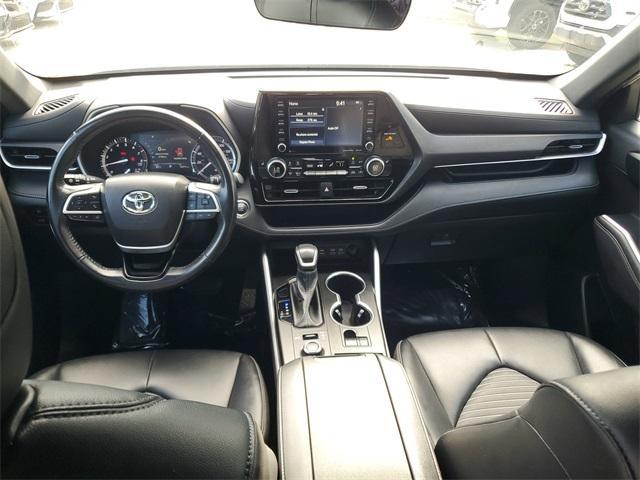 used 2022 Toyota Highlander car, priced at $33,799