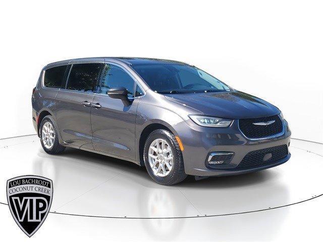 used 2023 Chrysler Pacifica car, priced at $18,992