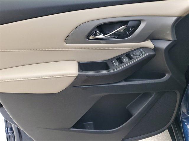 used 2023 Chevrolet Traverse car, priced at $20,251