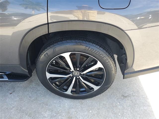 used 2022 Toyota Highlander car, priced at $34,987