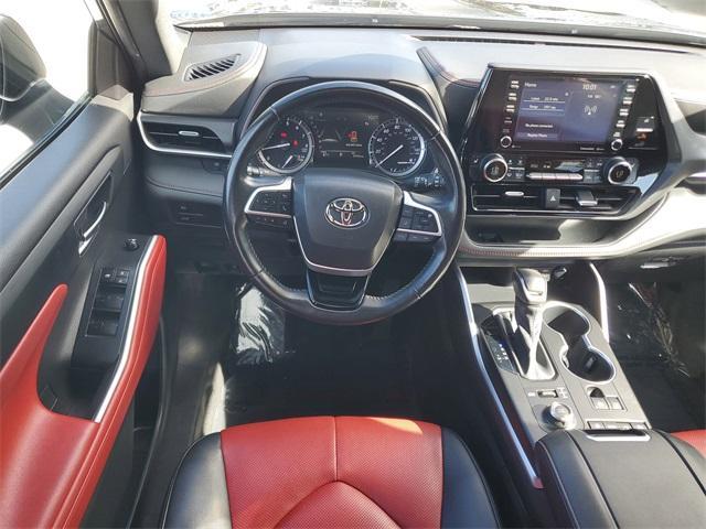 used 2022 Toyota Highlander car, priced at $34,987
