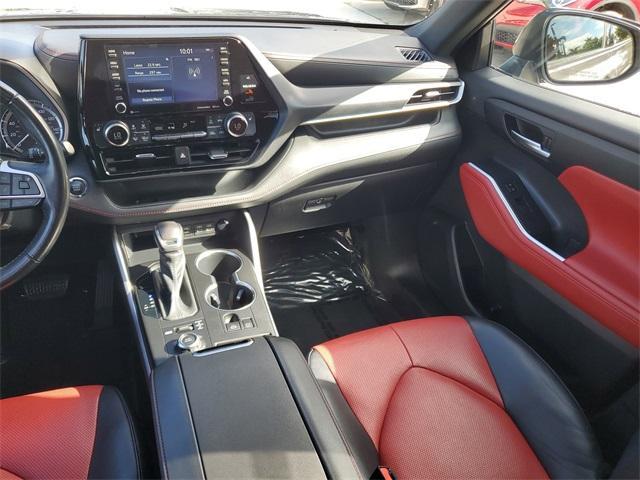 used 2022 Toyota Highlander car, priced at $34,987