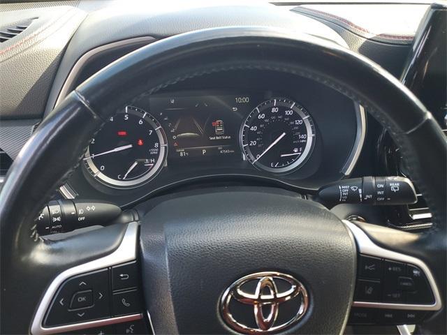 used 2022 Toyota Highlander car, priced at $34,987