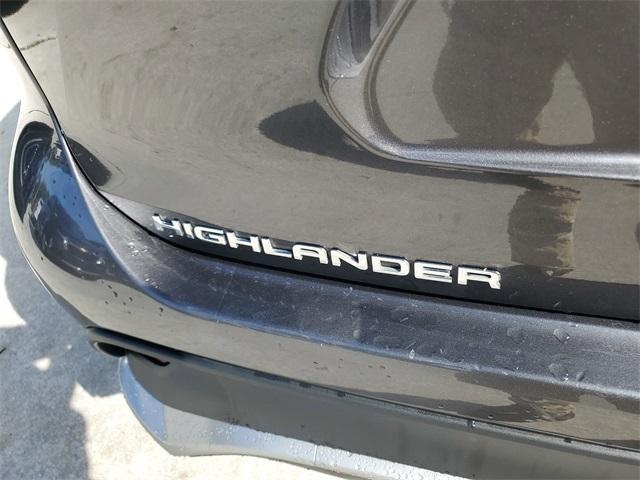 used 2022 Toyota Highlander car, priced at $34,987