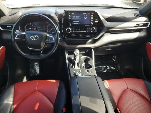 used 2022 Toyota Highlander car, priced at $34,987