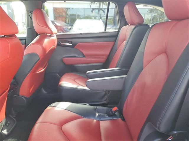 used 2022 Toyota Highlander car, priced at $34,987