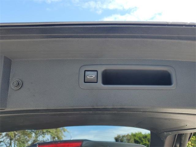 used 2022 Toyota Highlander car, priced at $34,987