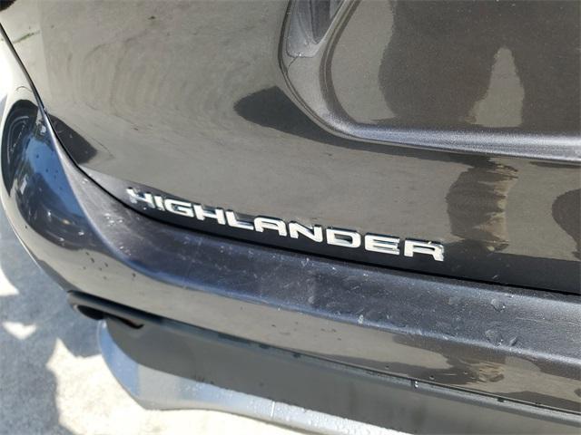 used 2022 Toyota Highlander car, priced at $34,987