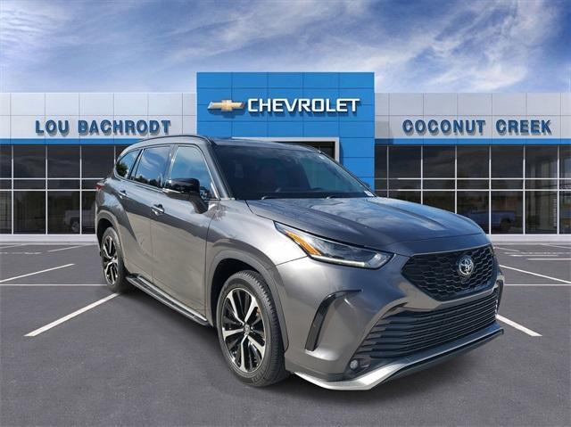 used 2022 Toyota Highlander car, priced at $34,987