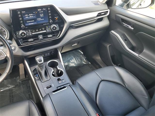 used 2022 Toyota Highlander car, priced at $29,499