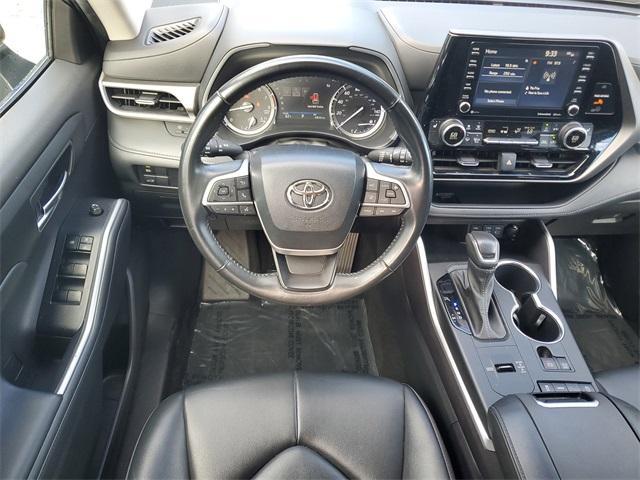 used 2022 Toyota Highlander car, priced at $29,499