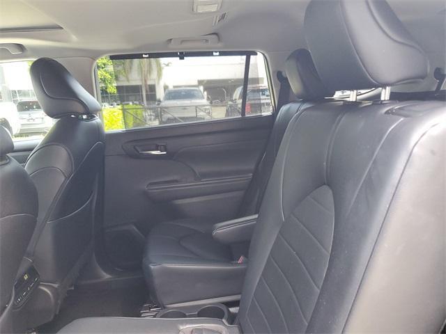 used 2022 Toyota Highlander car, priced at $29,499