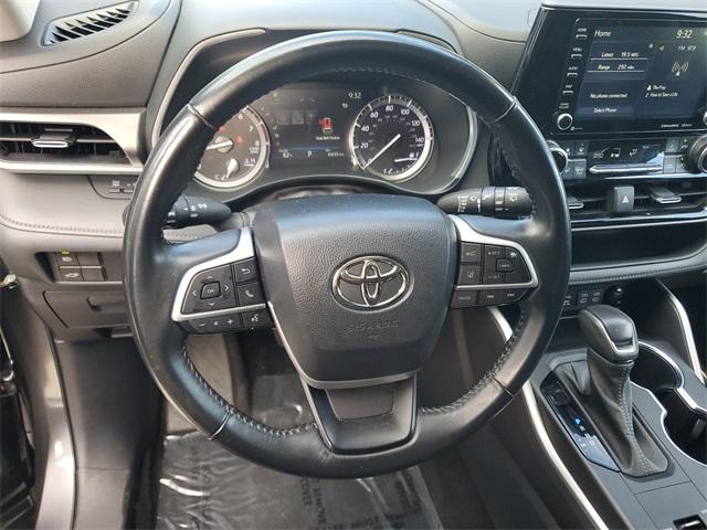 used 2022 Toyota Highlander car, priced at $29,499
