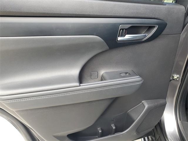 used 2022 Toyota Highlander car, priced at $29,499