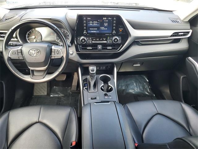 used 2022 Toyota Highlander car, priced at $29,499