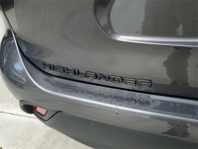 used 2022 Toyota Highlander car, priced at $29,499
