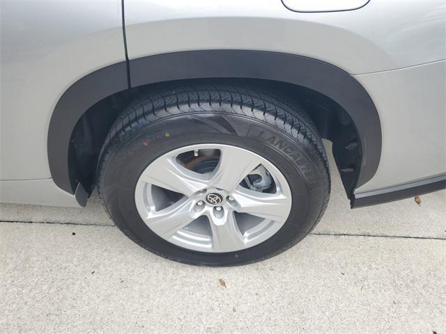 used 2023 Toyota Highlander car, priced at $28,994