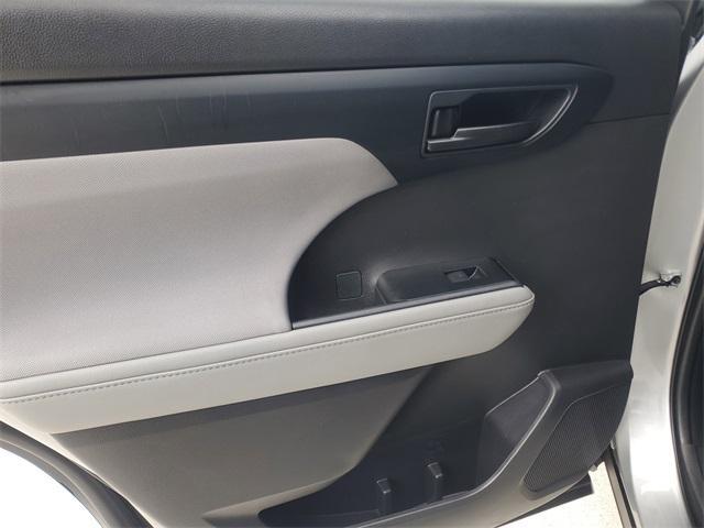 used 2023 Toyota Highlander car, priced at $28,994