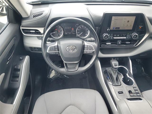 used 2023 Toyota Highlander car, priced at $28,994