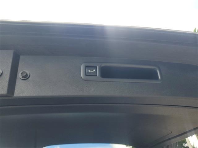 used 2023 Toyota Highlander car, priced at $28,994