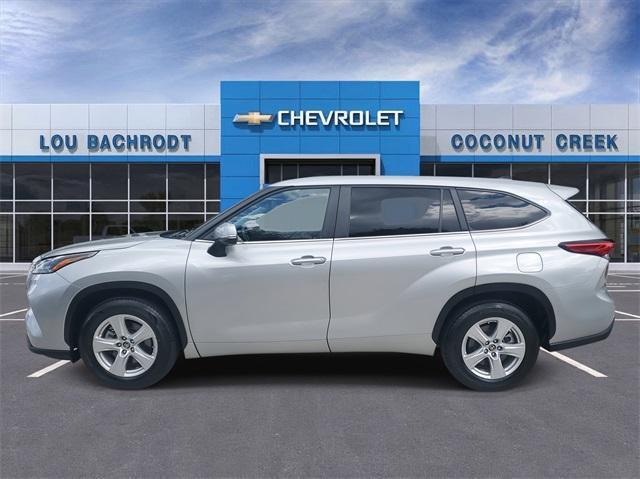 used 2023 Toyota Highlander car, priced at $28,994
