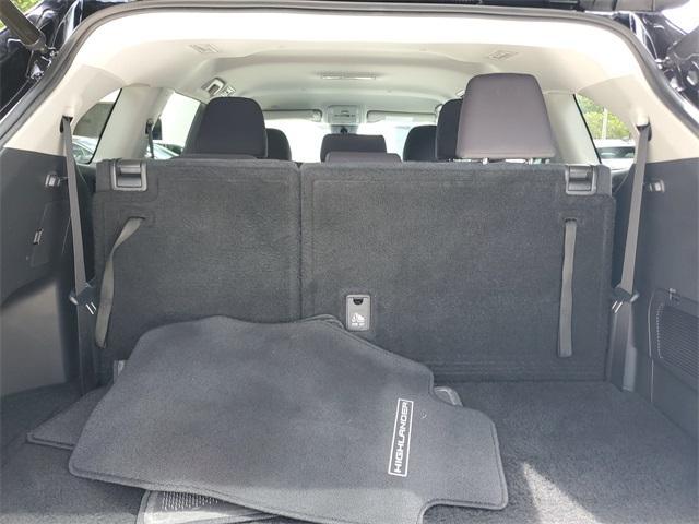 used 2022 Toyota Highlander car, priced at $25,999