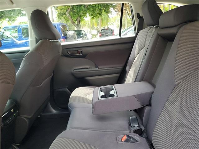 used 2022 Toyota Highlander car, priced at $25,999