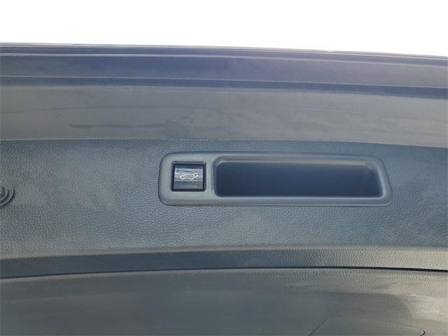 used 2022 Toyota Highlander car, priced at $25,999