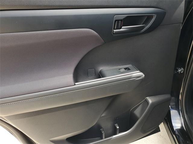 used 2022 Toyota Highlander car, priced at $25,999