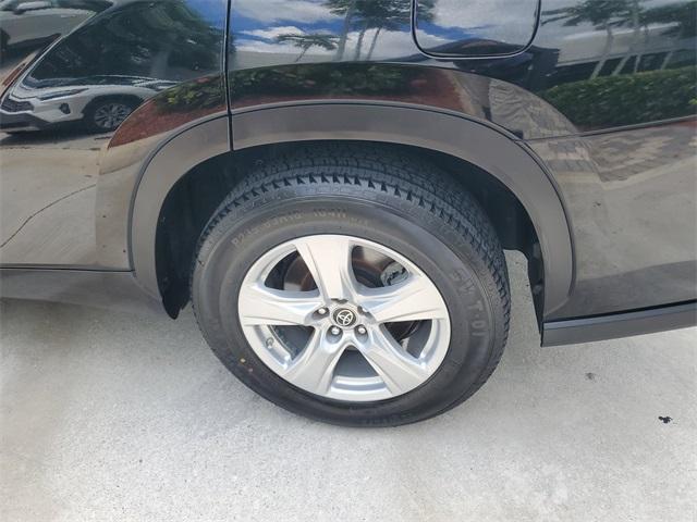 used 2022 Toyota Highlander car, priced at $25,999