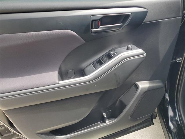 used 2022 Toyota Highlander car, priced at $25,999