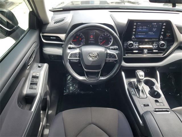 used 2022 Toyota Highlander car, priced at $25,999
