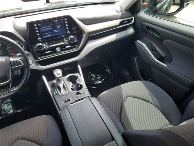 used 2022 Toyota Highlander car, priced at $25,999