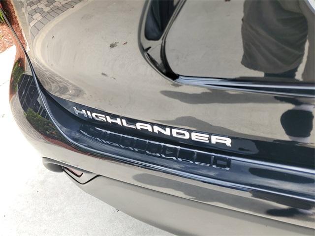 used 2022 Toyota Highlander car, priced at $25,999