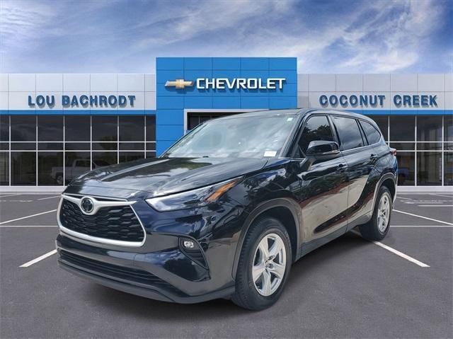 used 2022 Toyota Highlander car, priced at $25,999