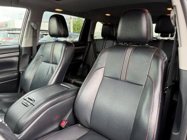 used 2019 Toyota Highlander car, priced at $29,658