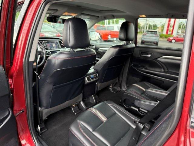 used 2019 Toyota Highlander car, priced at $29,658