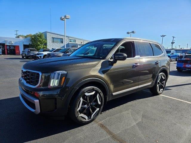 used 2023 Kia Telluride car, priced at $35,496