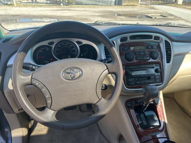 used 2006 Toyota Highlander Hybrid car, priced at $4,995