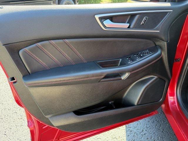 used 2024 Ford Edge car, priced at $31,999