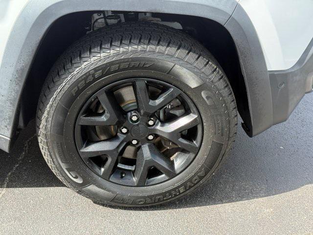 used 2017 Jeep Cherokee car, priced at $14,548