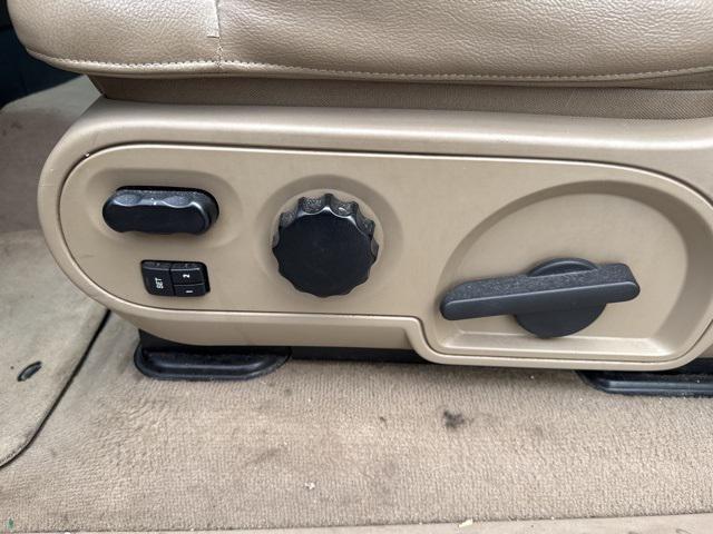 used 2005 Ford F-150 car, priced at $6,000