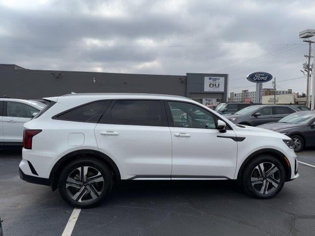 used 2022 Kia Sorento Plug-In Hybrid car, priced at $32,550