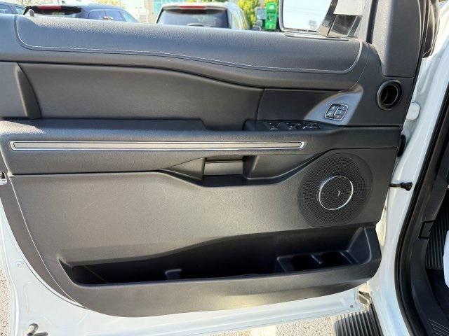 used 2024 Ford Expedition car, priced at $47,157