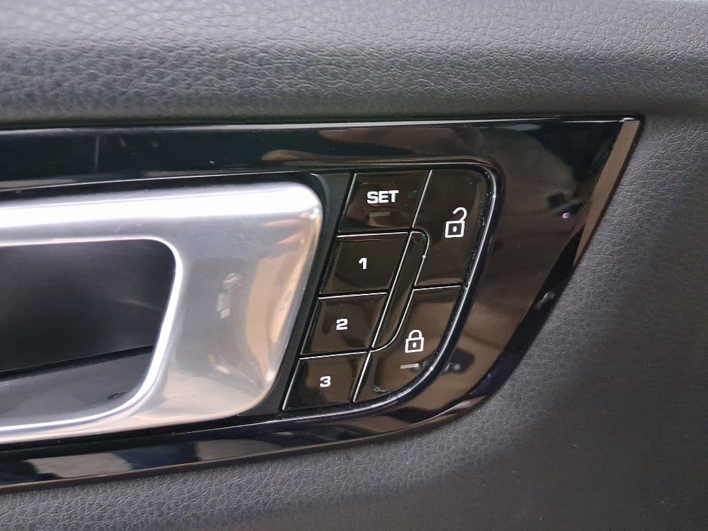 used 2019 Porsche Cayenne car, priced at $43,999