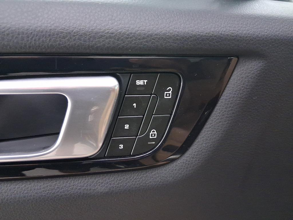 used 2023 Porsche Cayenne car, priced at $82,998