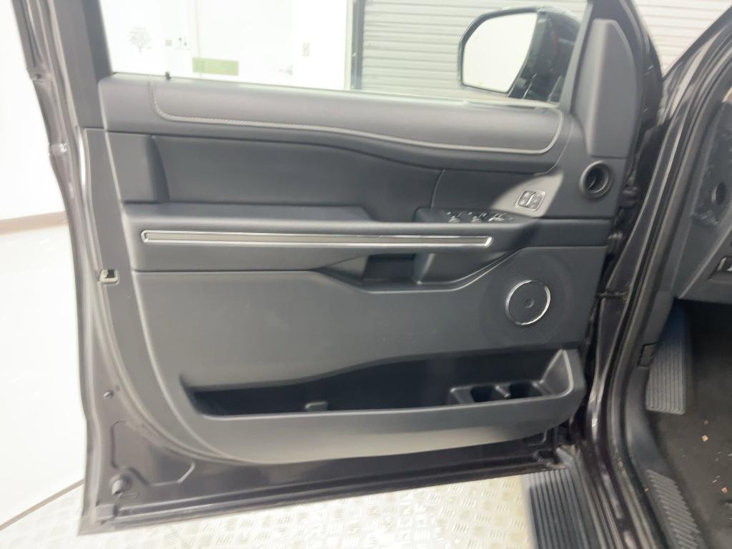 used 2024 Ford Expedition car, priced at $39,999
