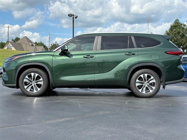 used 2023 Toyota Highlander car, priced at $33,997