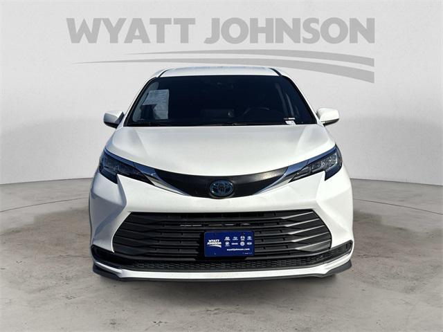 used 2023 Toyota Sienna car, priced at $30,337